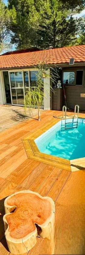 Chalet, Oasis et vue mer,proxi circuit Paul Ricard，位于勒卡斯特雷特的酒店