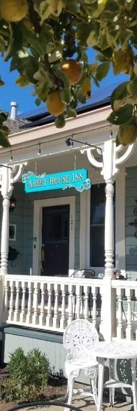 Abbey House Inn，位于Winters的酒店