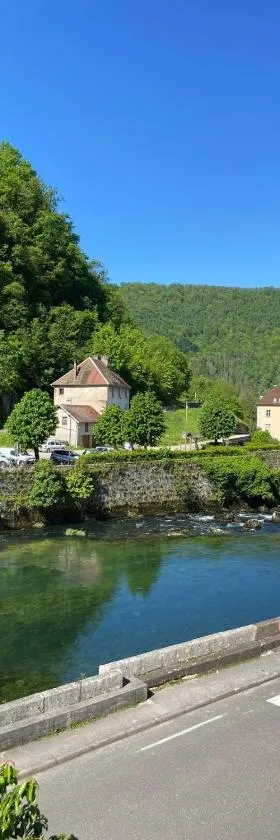 Lods Hotel de France，位于Lods的酒店