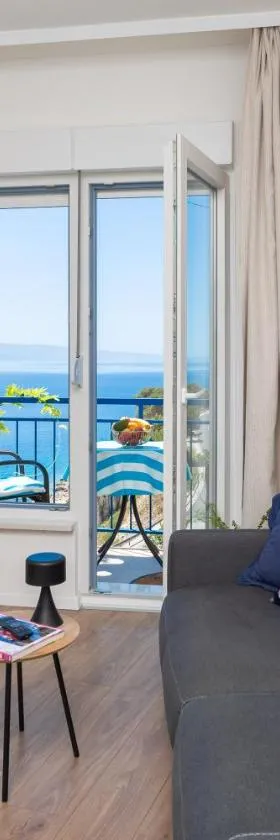 Caleta Seaview Suites II - Pool & Jacuzzi，位于洛克瓦罗戈兹尼察的酒店