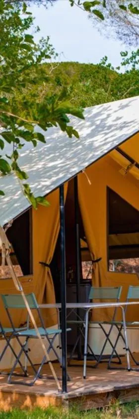 Camping Onlycamp de Besançon，位于沙兹勒的酒店