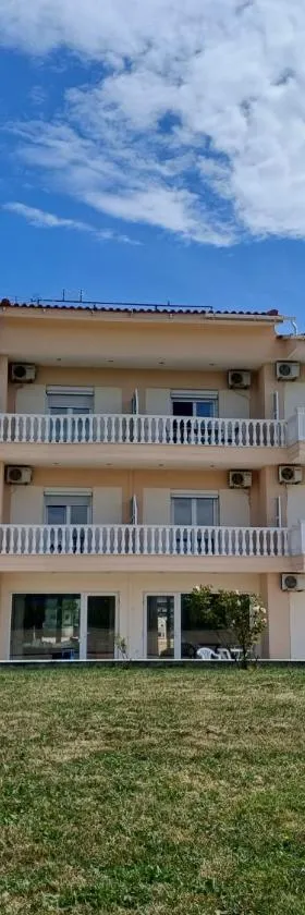 Aktaion apartments，位于Artemísion的酒店