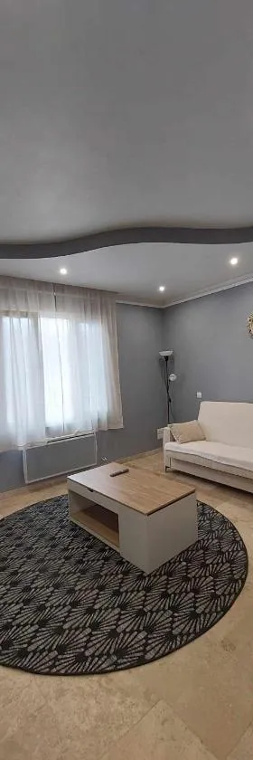 Charmant appartement avec Terrasse，位于塔拉斯孔的酒店