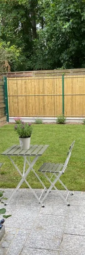Maisonnette avec jardin，位于Domont的酒店