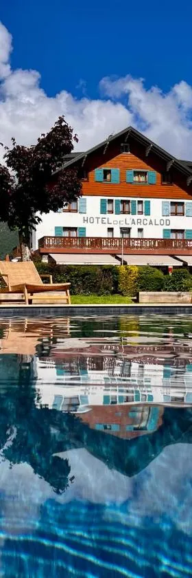 L'Arcalod & Bistrot Jeanne - Lac d'Annecy - Hôtel Restaurant Spa，位于杜萨尔的酒店