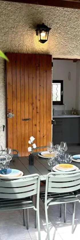 L'Escale aux portes des Gorges de l'Ardèche，位于圣马丁阿尔代什的酒店