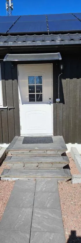 Garagelägenhet，位于胡迪克斯瓦尔的酒店