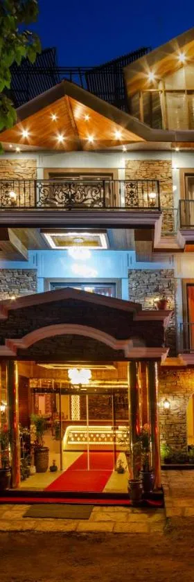 Jannat Resort and Spa Manali A Centrally Heated Himalayas View Resort，位于Bashist的酒店
