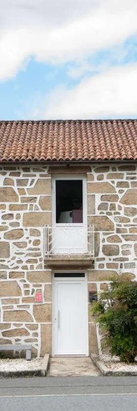 Charming house in Teo with balcony and parking included，位于Rua De Francos的酒店