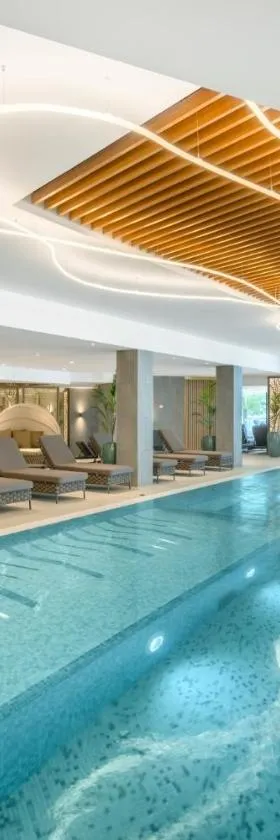 Kenese Bay Garden Resort & Conference，位于巴拉顿凯奈谢的酒店