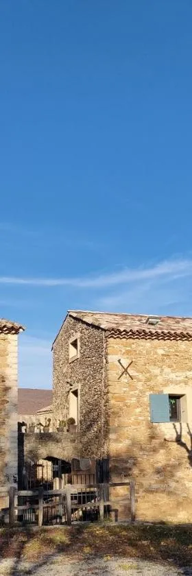 Gite à la ferme，位于Ongles的酒店