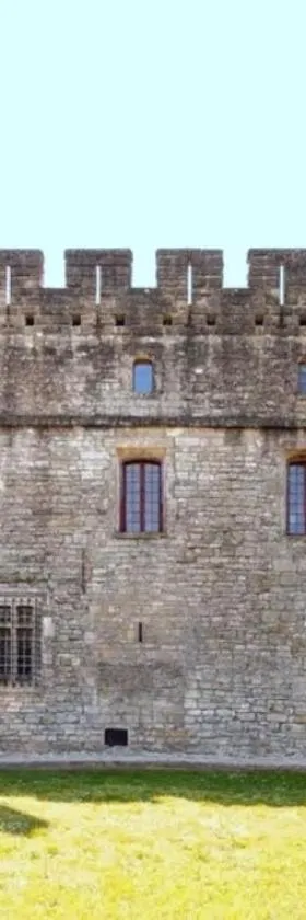 Appartement spacieux avec deux chambres au Château，位于瓦朗斯的酒店