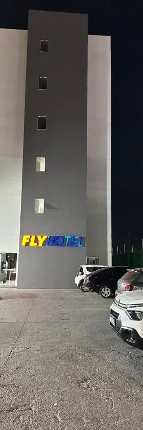 Hotel Fly - Aeroporto Cuiabá，位于大瓦尔泽亚的酒店