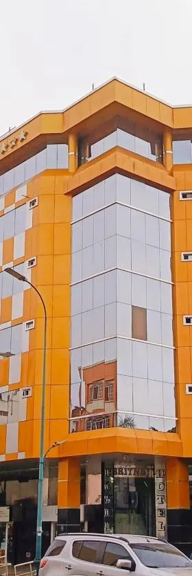 BRITNEY HOTEL Machala，位于马查拉的酒店