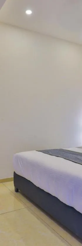 Nova Hotel New Crossroad，位于拉杰果德的酒店