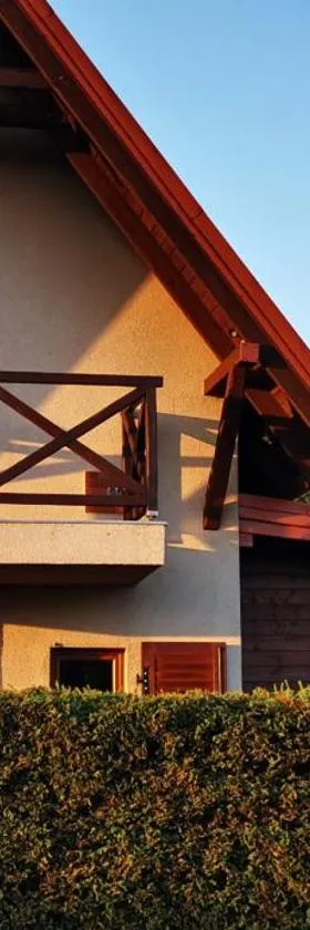 Domek letniskowy nad jeziorem Mazury，位于奥斯特罗达的酒店