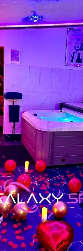 GALAXY SPA - Suite Jupiter Jacuzzi Privatif，位于Champigneulles的酒店