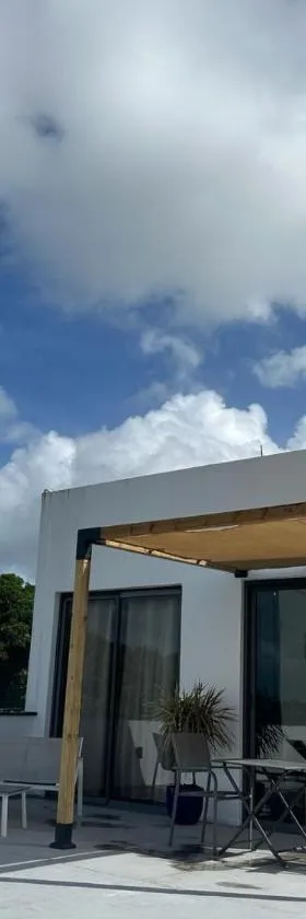 Appartement moderne face à la mer，位于马埃堡的酒店