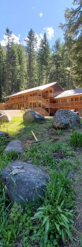 Eagle Cap Chalets，位于Joseph的酒店