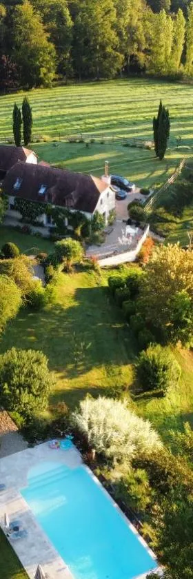 Chambres d'Hôtes Secret Pyrenées，位于Lasseube的酒店