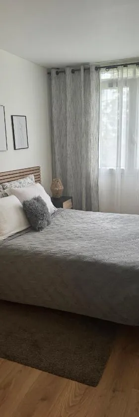 Une Chambre dans un appartement，位于Ablon-sur-Seine的酒店