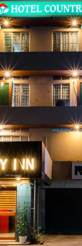 HOTEL COUNTRY INN，位于迪马普尔的酒店