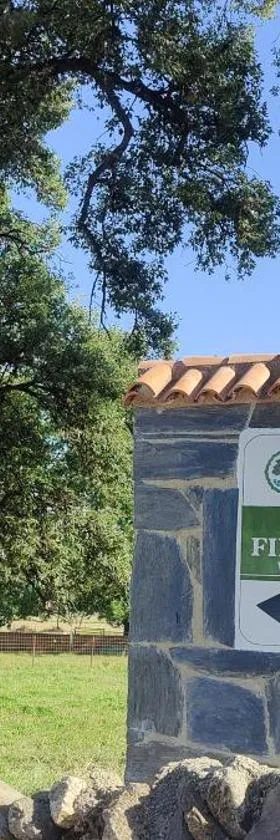 Casa Rural Finca San Bernardo 3 estrellas，位于Montehermoso的酒店