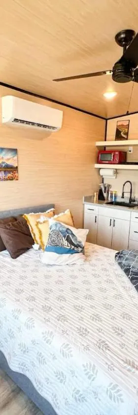 Teeny Teton Home with Panoramic View，位于Cache的酒店