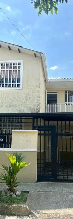 Hermosa Casa en Restrepo, Meta，位于雷斯特雷波的酒店