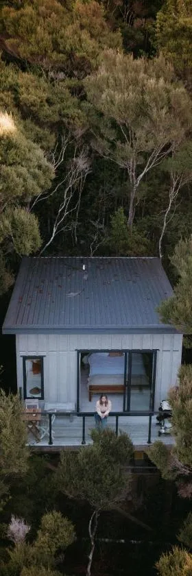 Treehouse Hideaway at Rekindle Tree houses，位于Opua的酒店