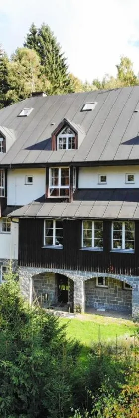 Hotel Konšel，位于日茄基的酒店