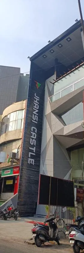 Jhansi Castle Inn，位于占西的酒店