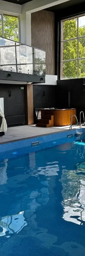WRZOS resort & wellness，位于文盖尔斯卡－古尔卡的酒店