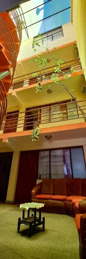 HOSTAL LA REALEZA only dollars are accepted，位于波托西的酒店