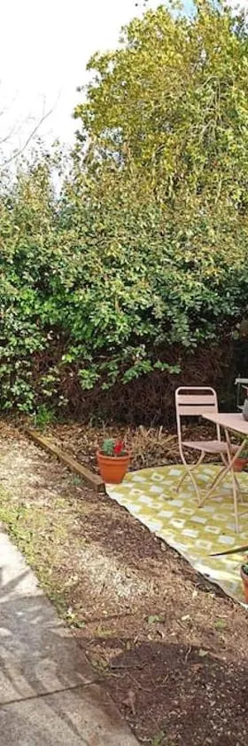 Studio avec jardin，位于布尔塞弗朗的酒店