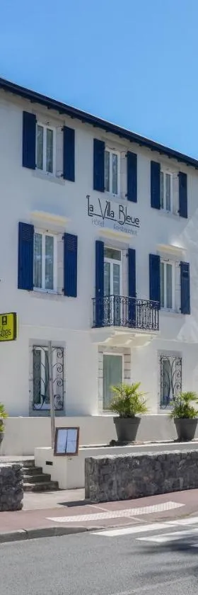 Logis Hôtel & Restaurant La Villa Bleue，位于康博莱班的酒店