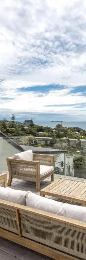 Palm Beach Seaviews With A Touch Of Luxury Awaits，位于棕榈滩的酒店
