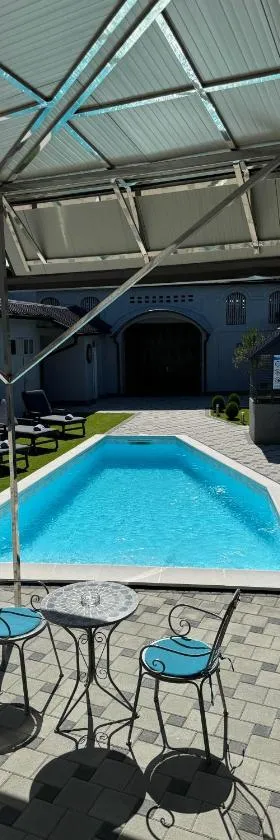 Oaza Mira Laze - Luxury Private Villa with Pool, Football Field，位于新格拉迪什卡的酒店