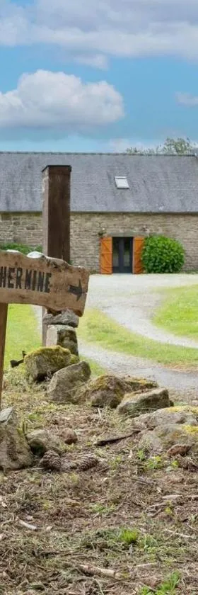 Domaine de la Blanche Hermine，位于Plounérin的酒店