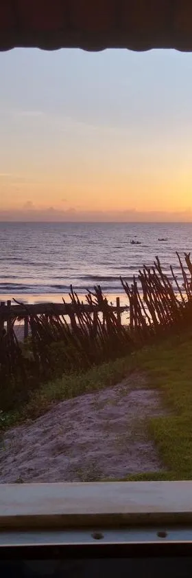 Casinha Estrela do Mar o Oceano aos seus Pés，位于阿拉卡蒂的酒店