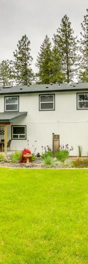 10 Mi to Silverwood Secluded Getaway!，位于Spirit Lake的酒店