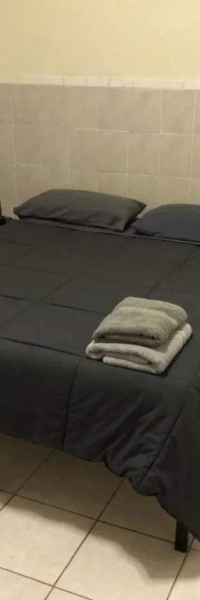 Private 1-bedroom apartment only 15 minutes to New York City Manhattan，位于联城的酒店