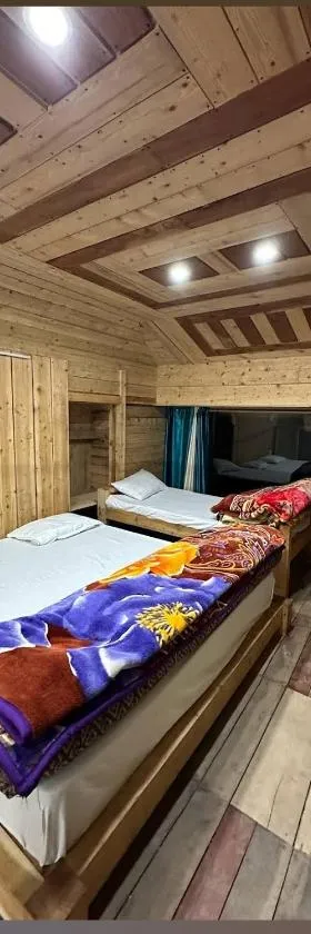 Parasharalya luxury home stay，位于Prashar lake的酒店