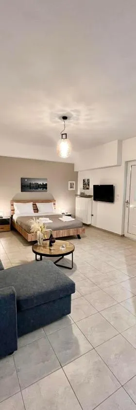 Lia's luxury apartment - near airport，位于科洛皮奥的酒店