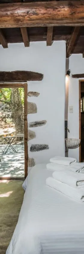 Μilia Mountain retreat，位于Vlátos的酒店