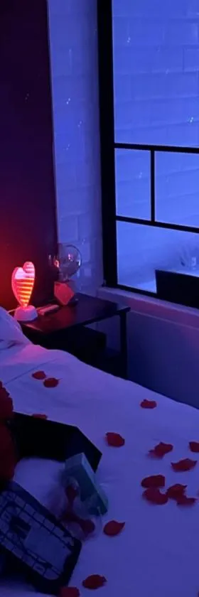 Amour Azur Appartement pour 2 avec jacuzzi et terrasse à 2 minutes de la mer，位于瓦洛里的酒店