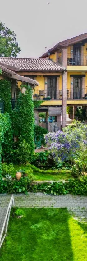 Hotel Rural La Covacha，位于洛萨尔德拉韦拉的酒店