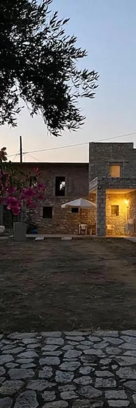Potis Stone House，位于Ákia的酒店