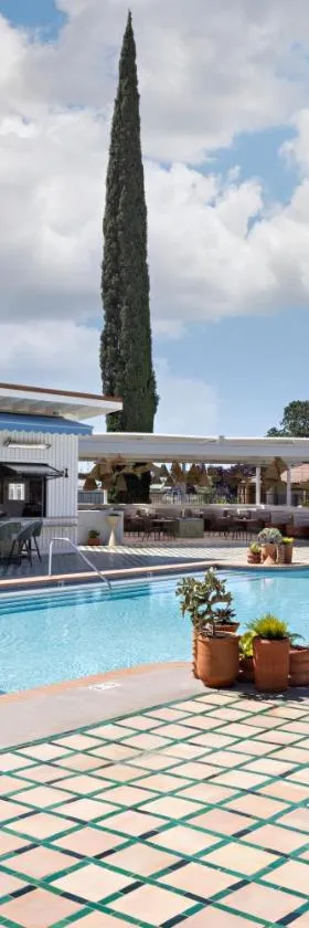 River Lodge Paso - 21 & Over Pool，位于佩索罗伯斯的酒店