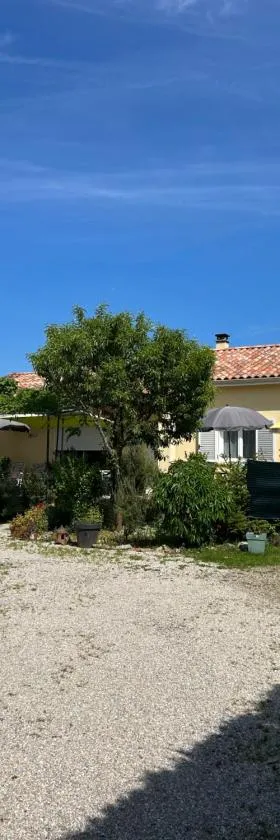 Au pied de Lascaux，位于蒙蒂尼亚克的酒店